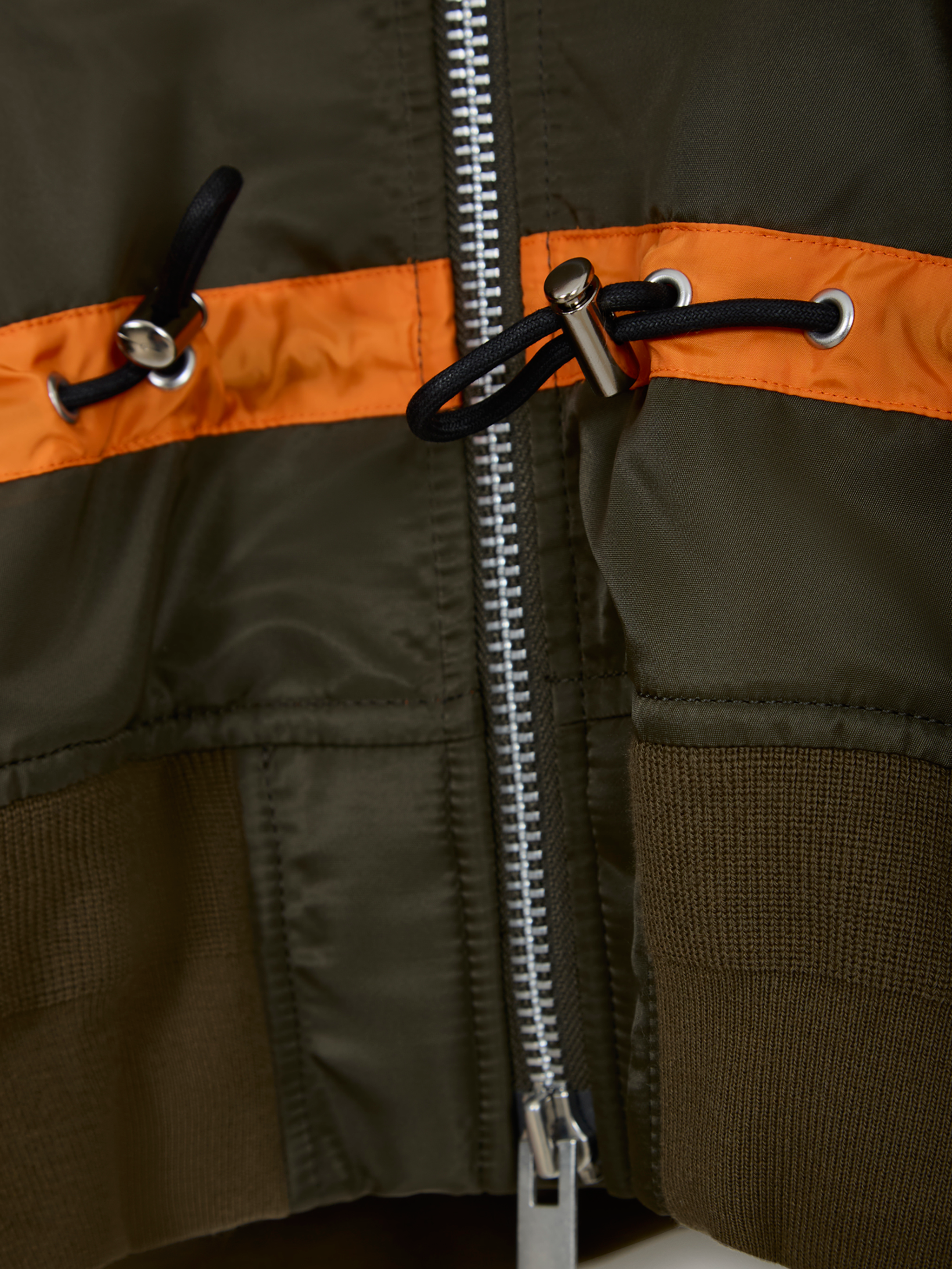 Chaqueta bomber de nylon