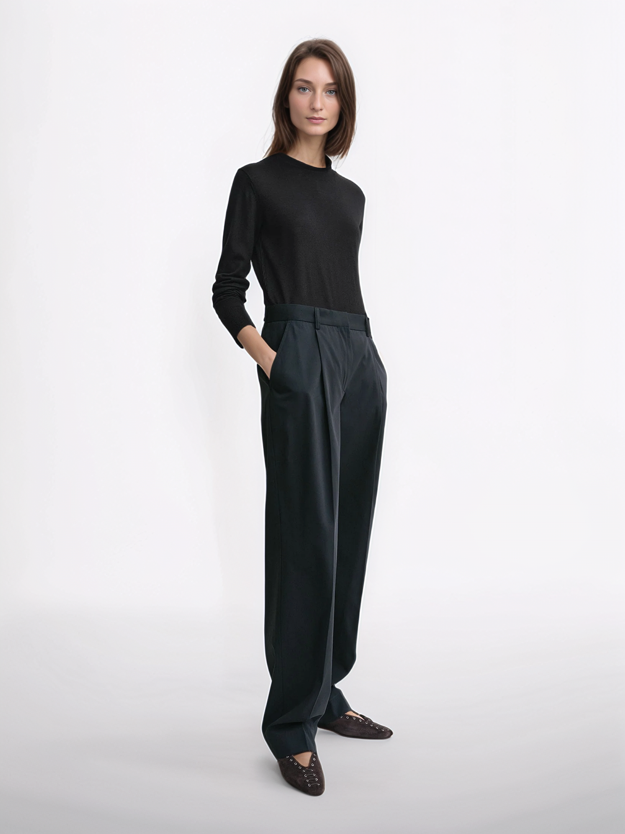 Slanted pocket trousers