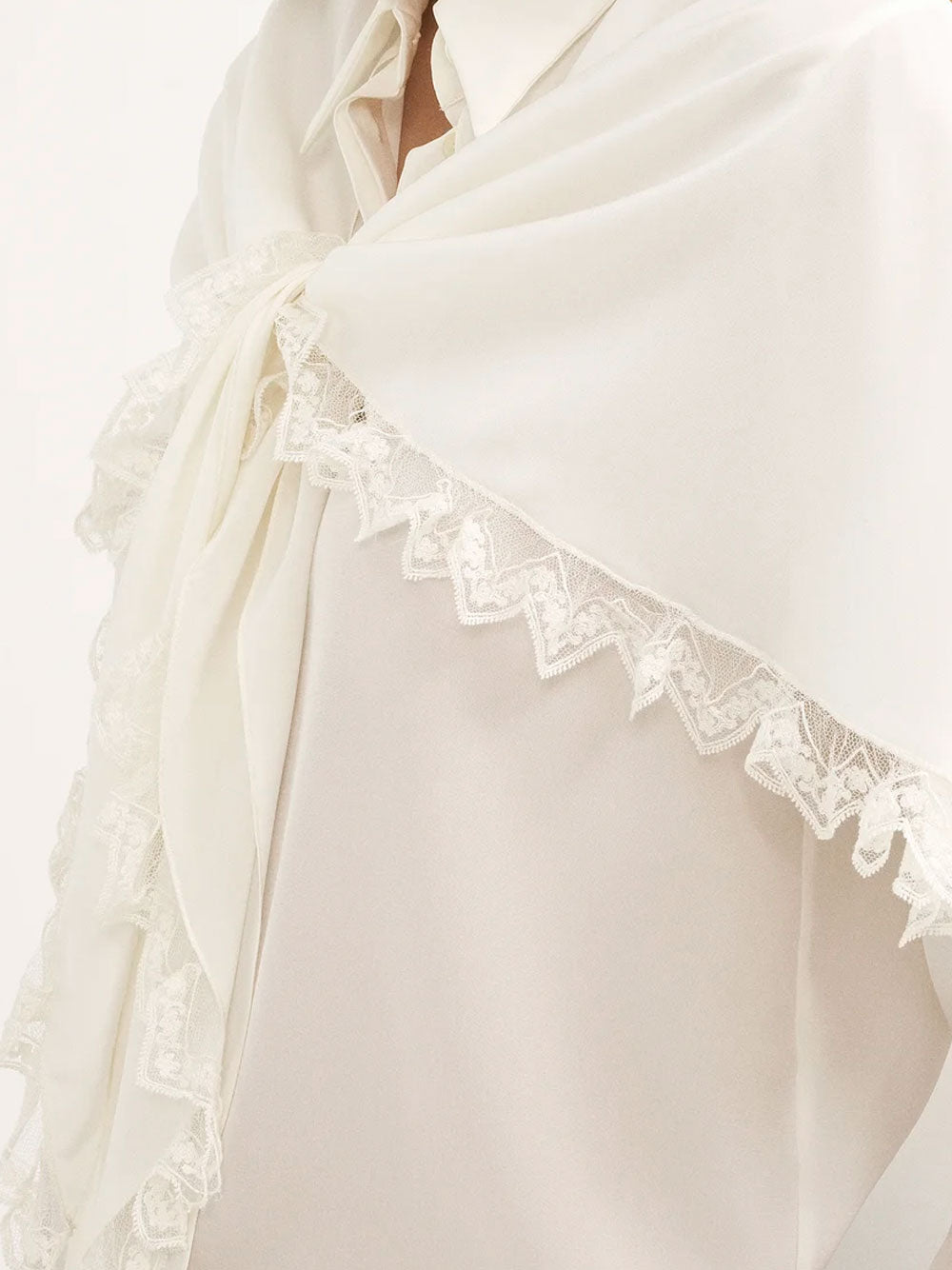 Blusa con capa anudada