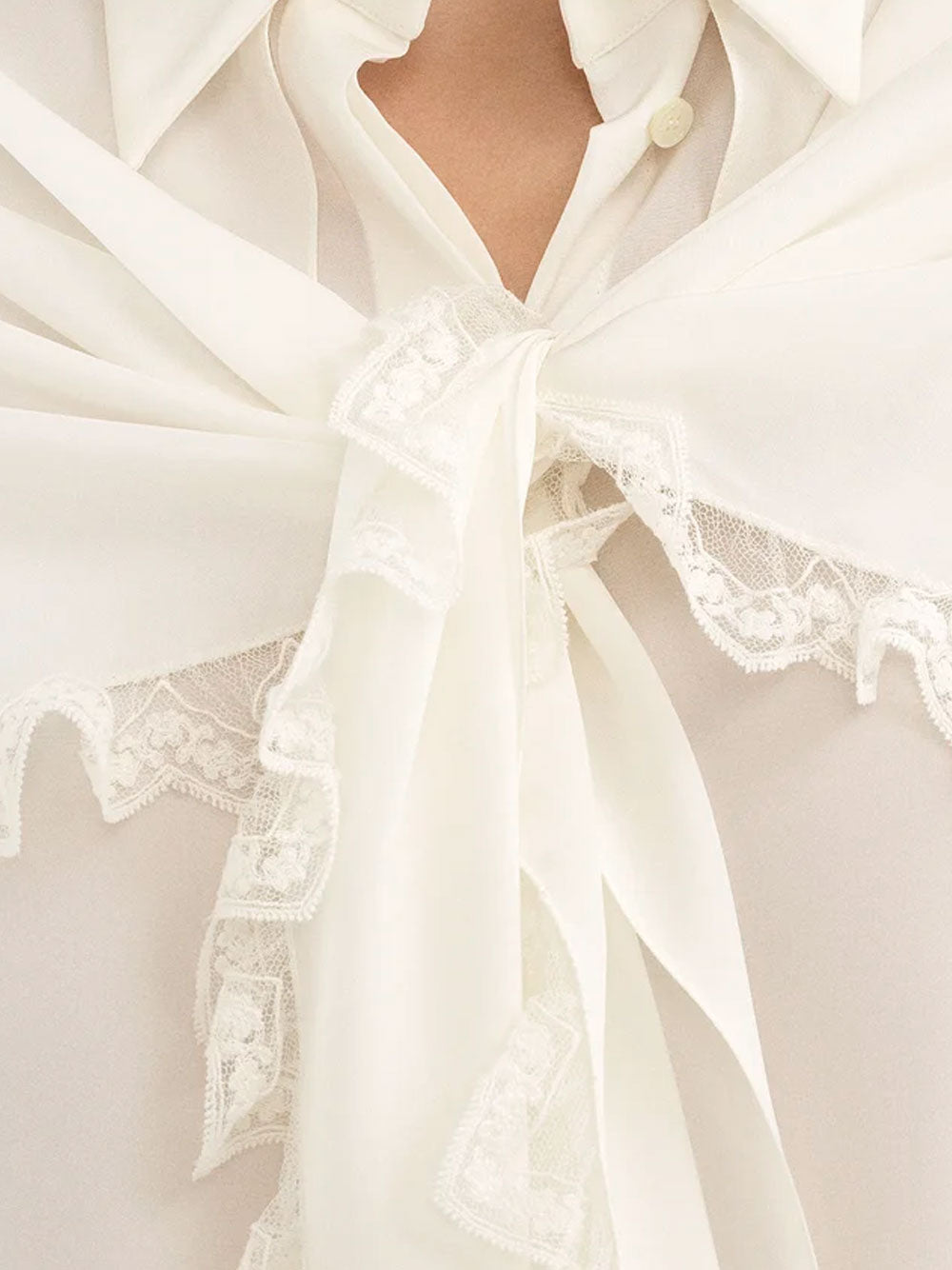 Blusa con capa anudada