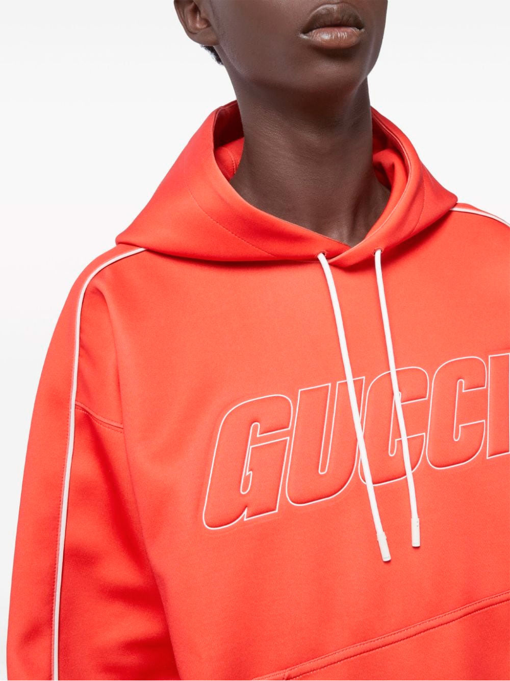 Sudadera con capucha y logo en relieve