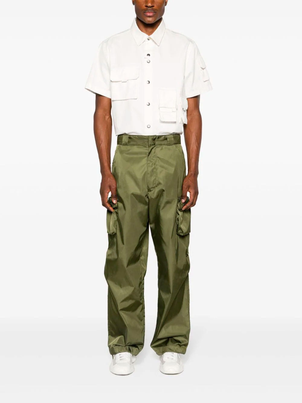 Wide-leg cargo trousers