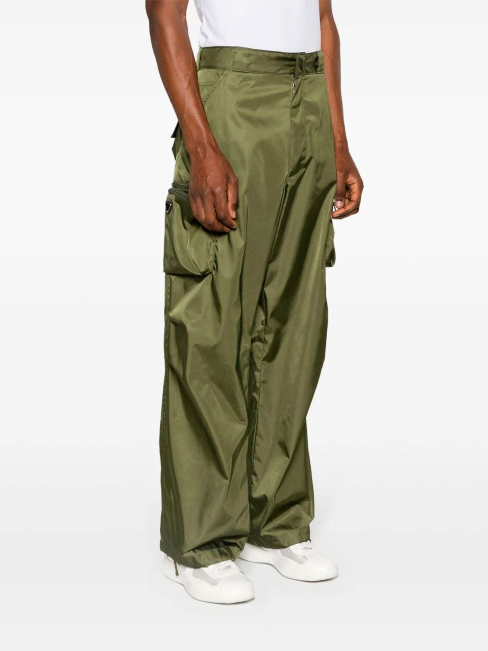 Wide-leg cargo trousers