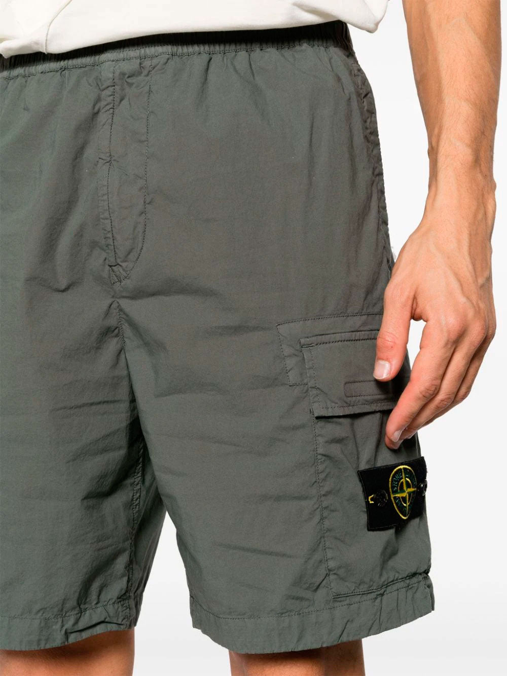 Compass-badge bermuda shorts