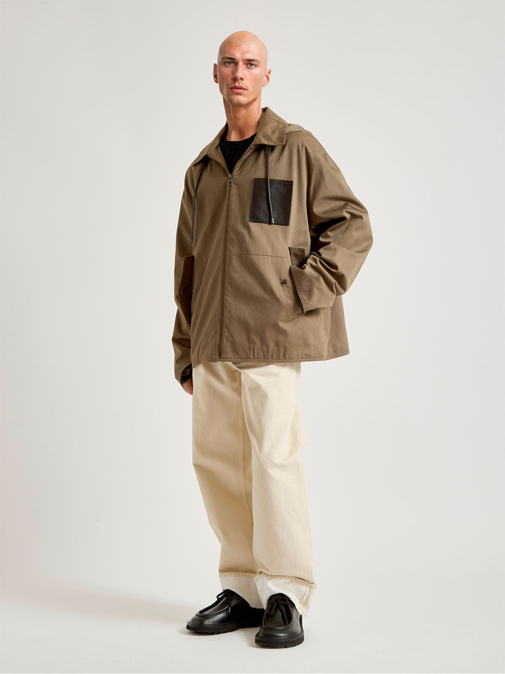 Chaqueta con capucha