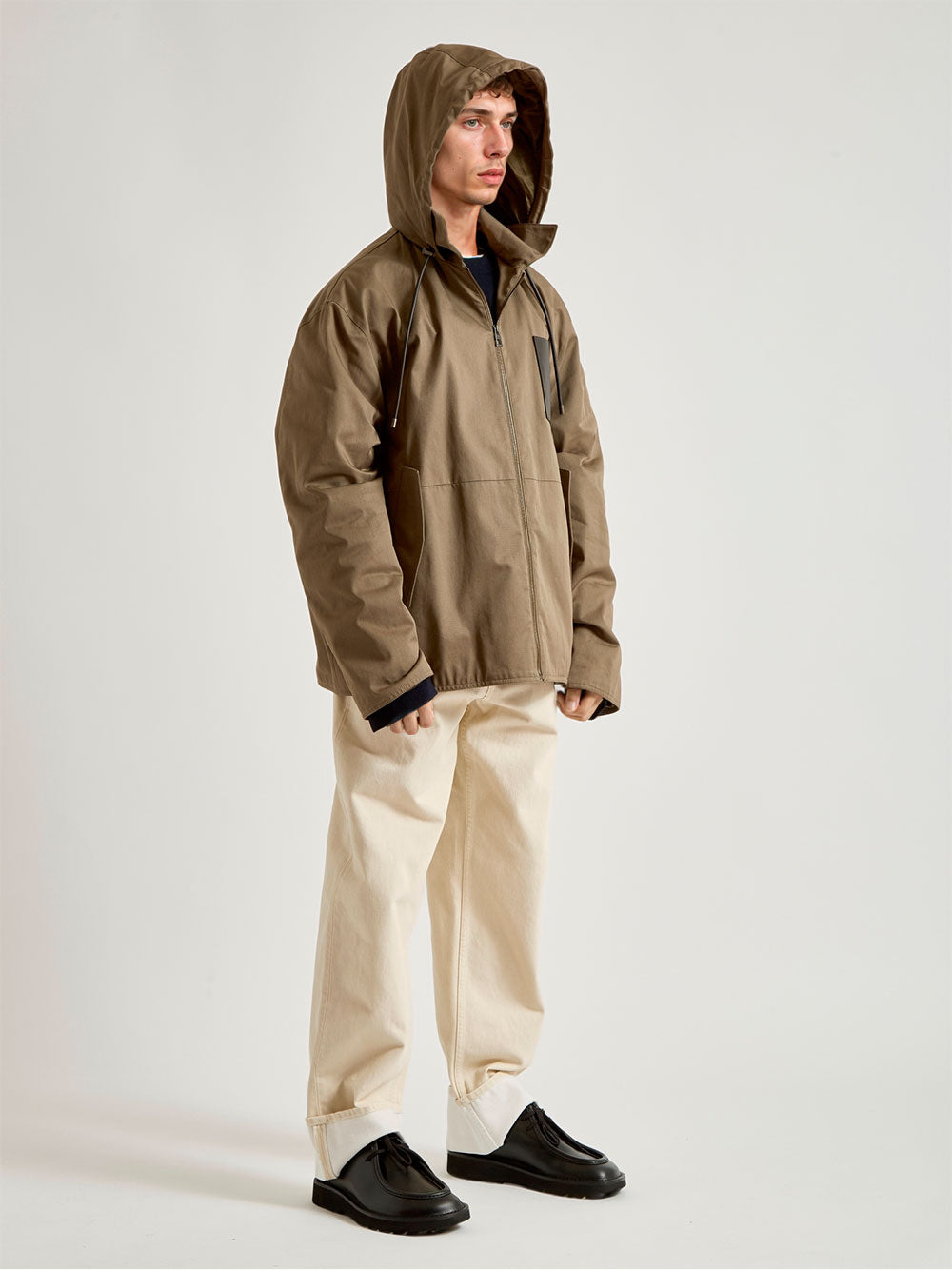 Chaqueta con capucha