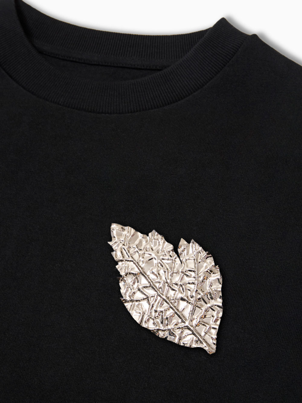 T-shirt with leaf