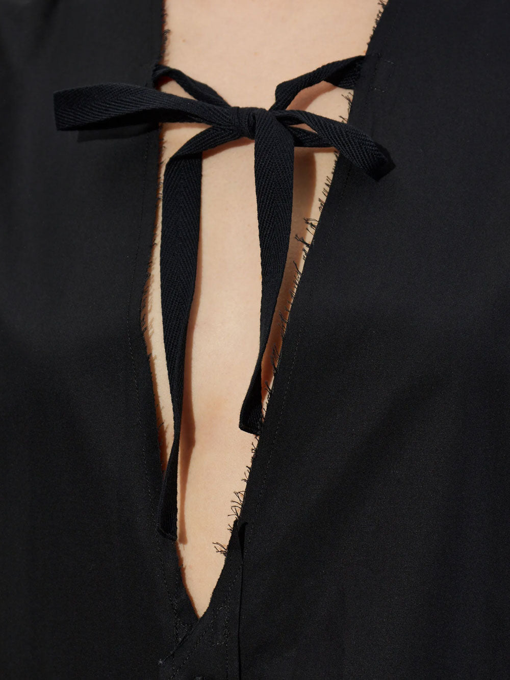 Camisa con cierre de lazo