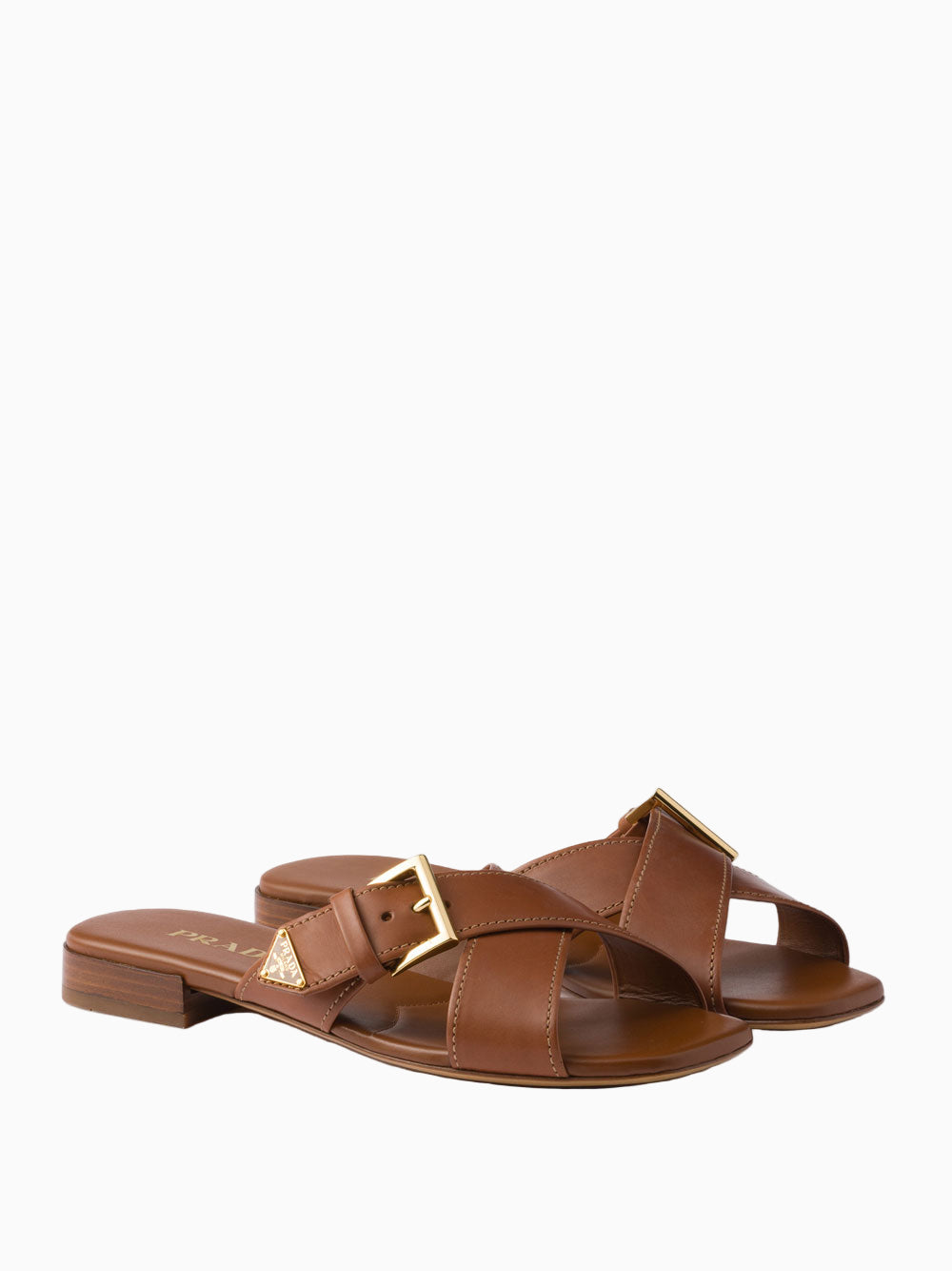 Buckle-fastening sandals