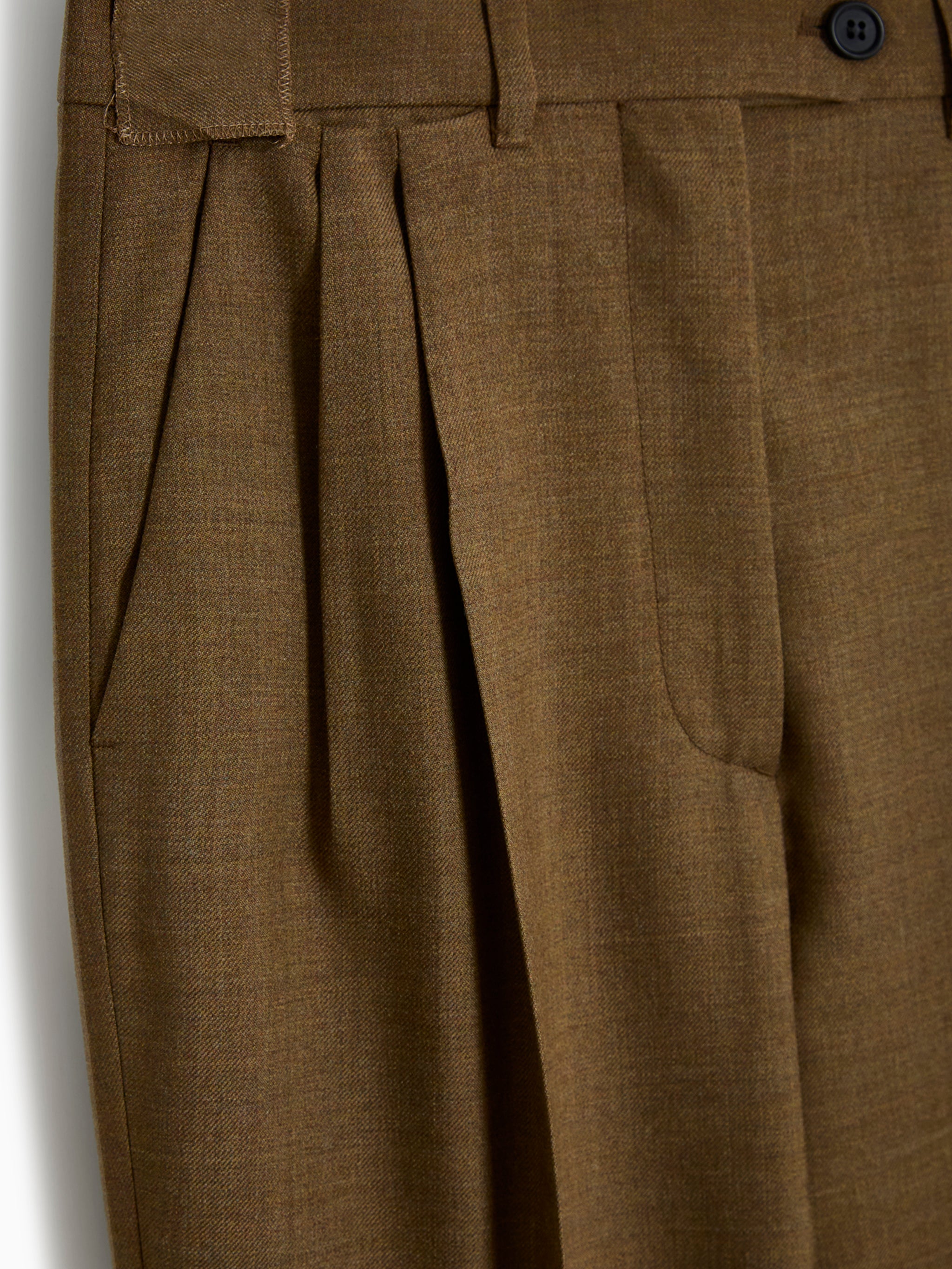 Pantalones plisados
