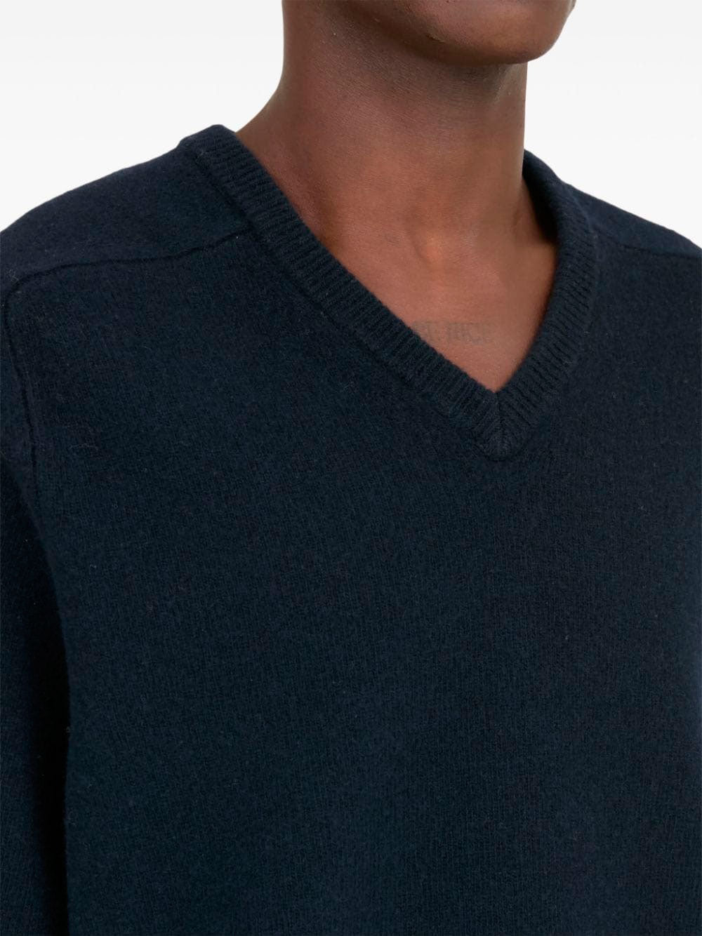 V-neck jumper