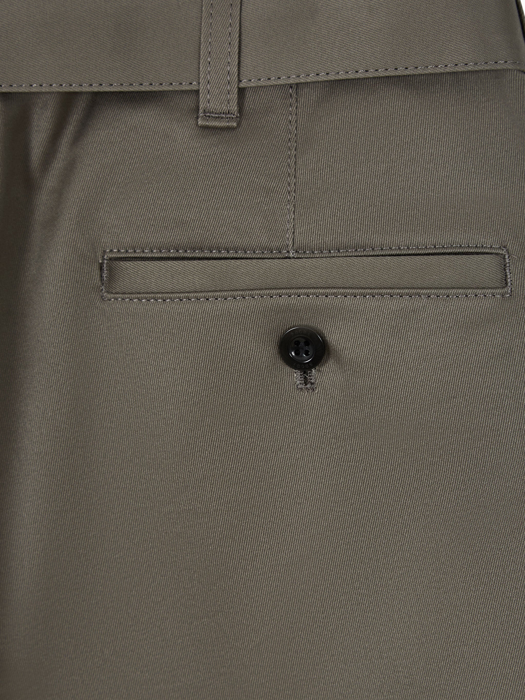 Chinos con piernas curvas