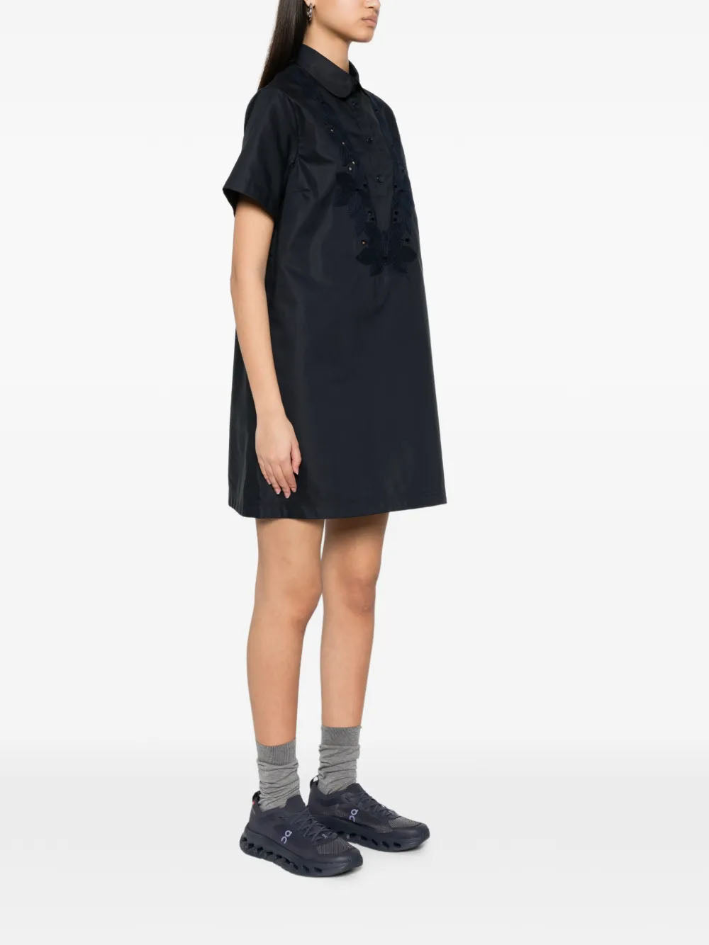 Vestido mini de manga corta