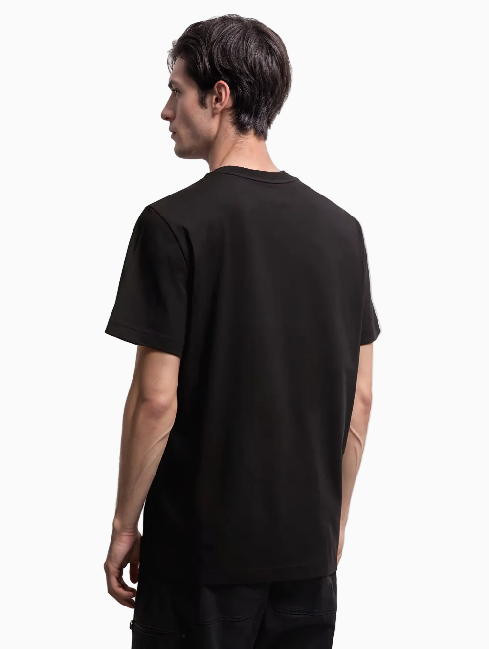 Black t-shirt
