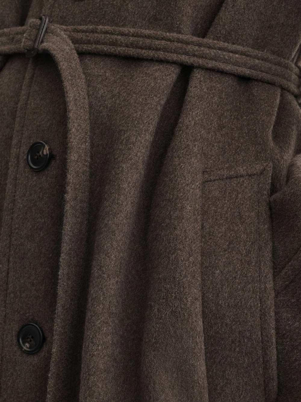 Curve shoulder coat
