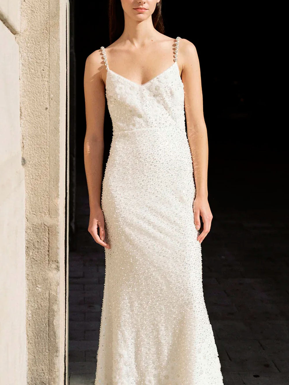 Vestido blanco de tirantes con lentejuelas