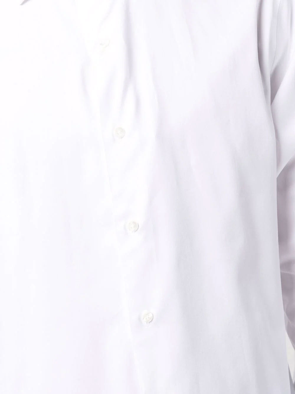 Camisa con cuello abierto