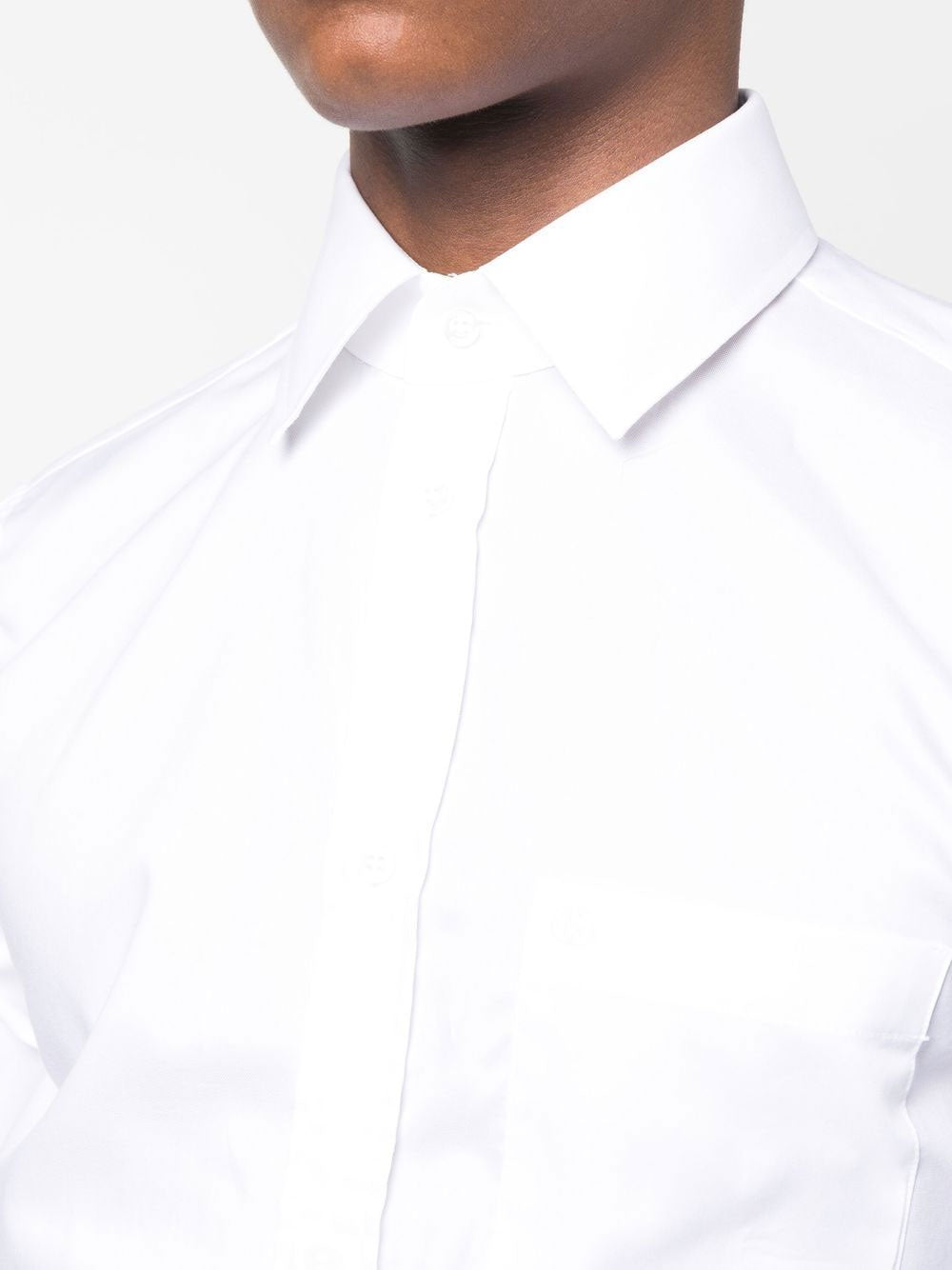 Camisa abotonada con bolsillo en el pecho