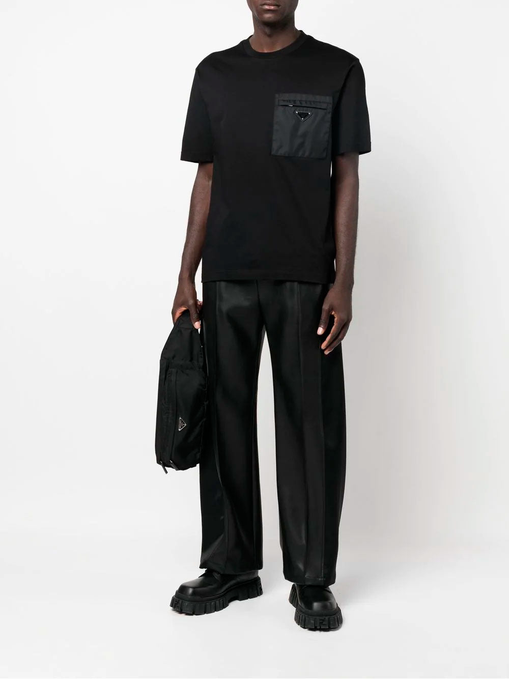 Camiseta con bolsillo en el pecho