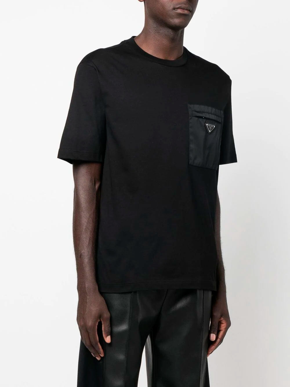 Camiseta con bolsillo en el pecho