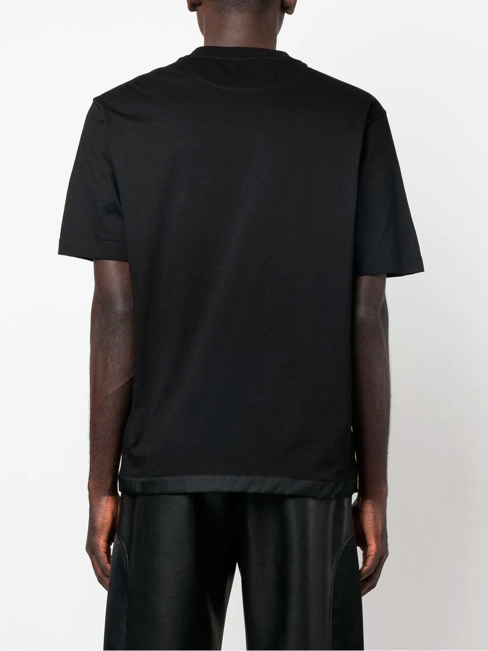 Camiseta con bolsillo en el pecho