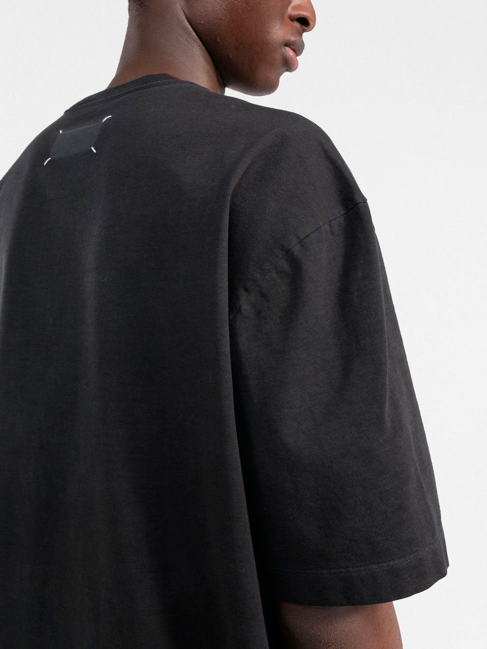 Camiseta con detalle de cuatro costuras