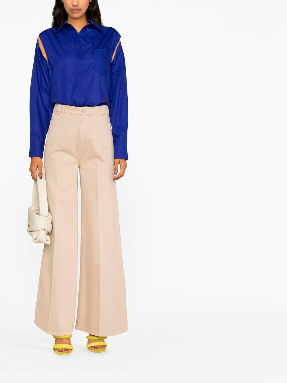 Camisa con hombros abiertos