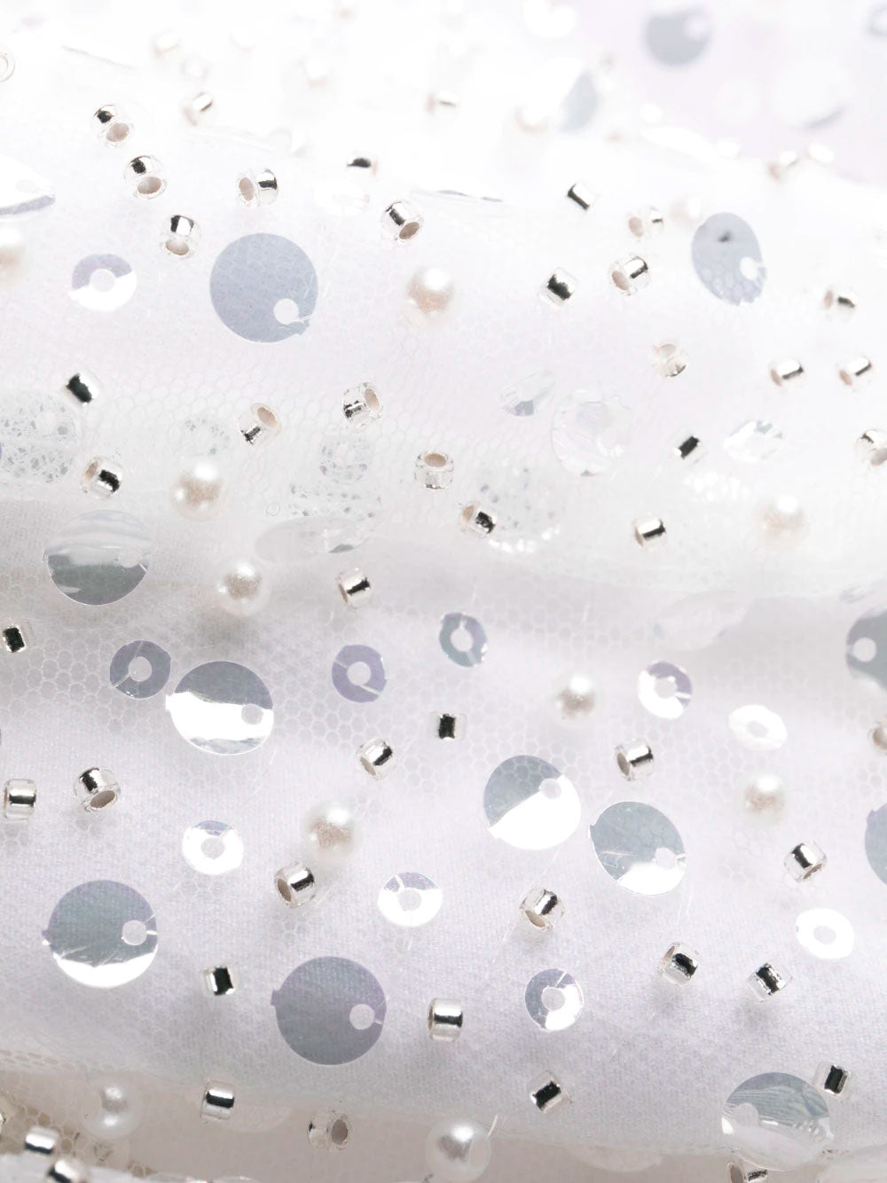 Vestido blanco de tirantes con lentejuelas