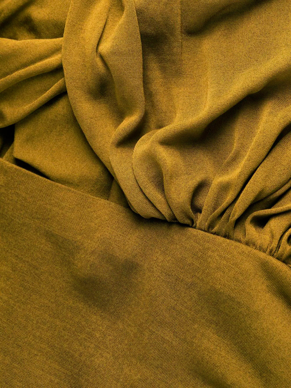 Maxi vestido cut-out con capucha