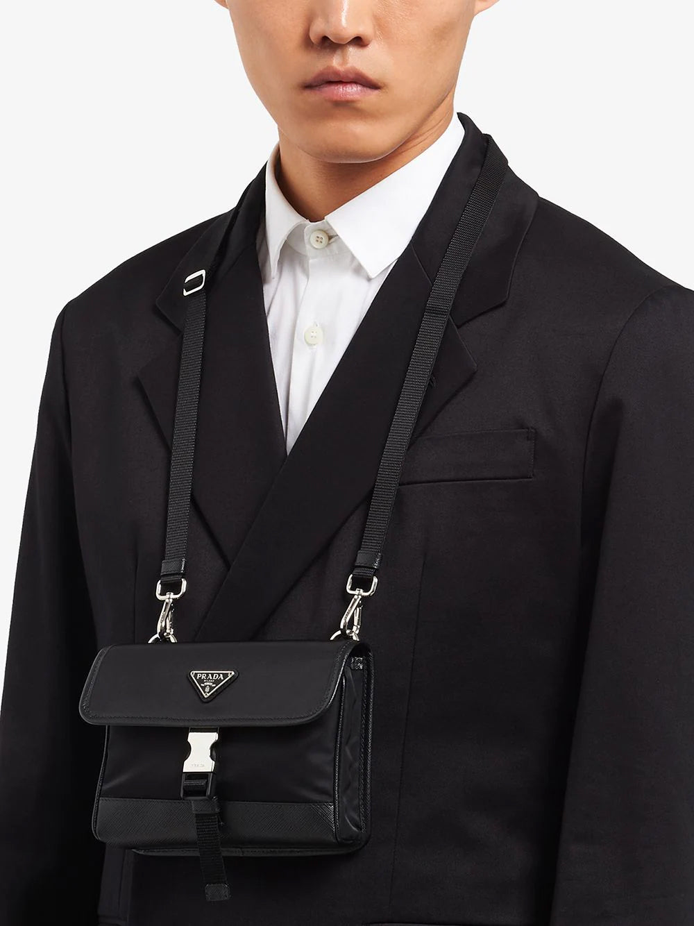 Logo-plaque smartphone holder