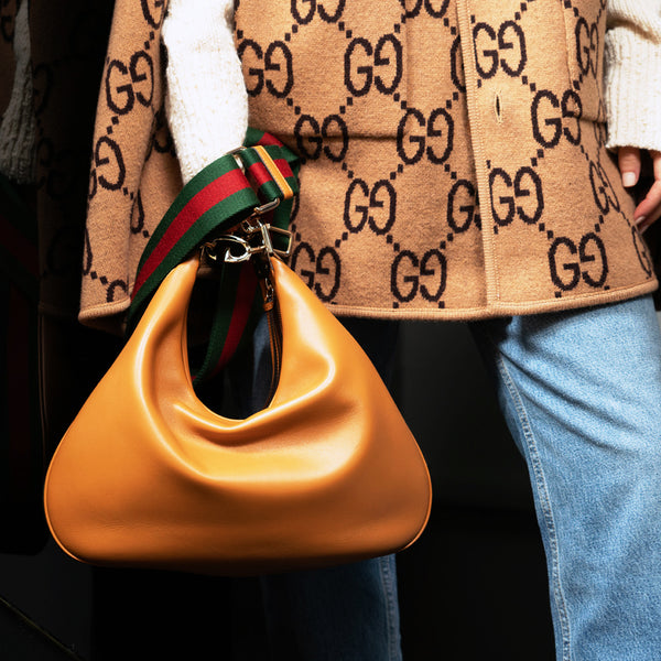 Discover the Gucci GG Supreme Messenger Bag: Impeccable Luxury and Sty