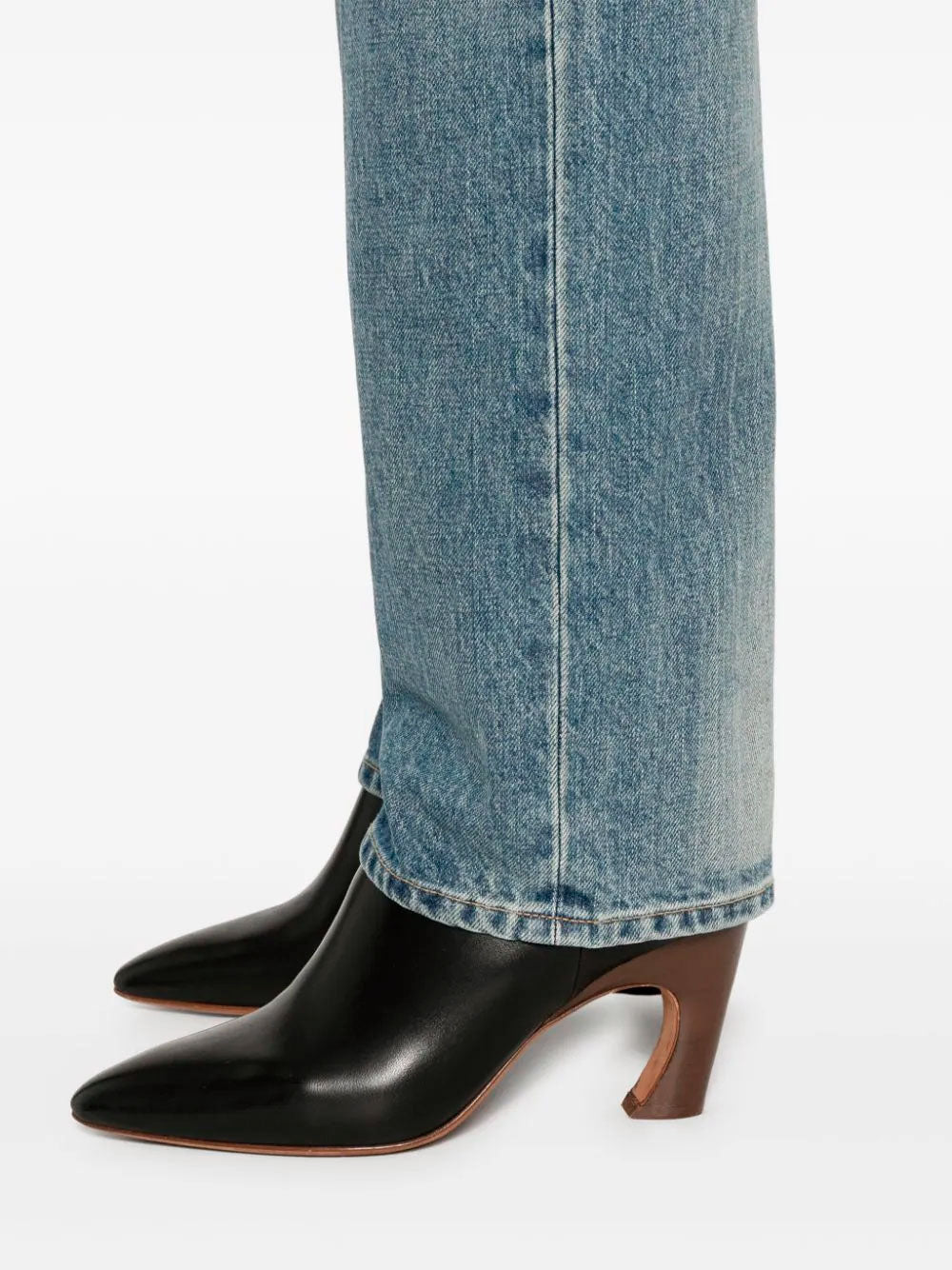 Straight-leg jeans