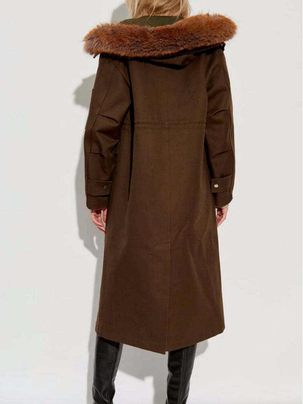 Parka con capucha