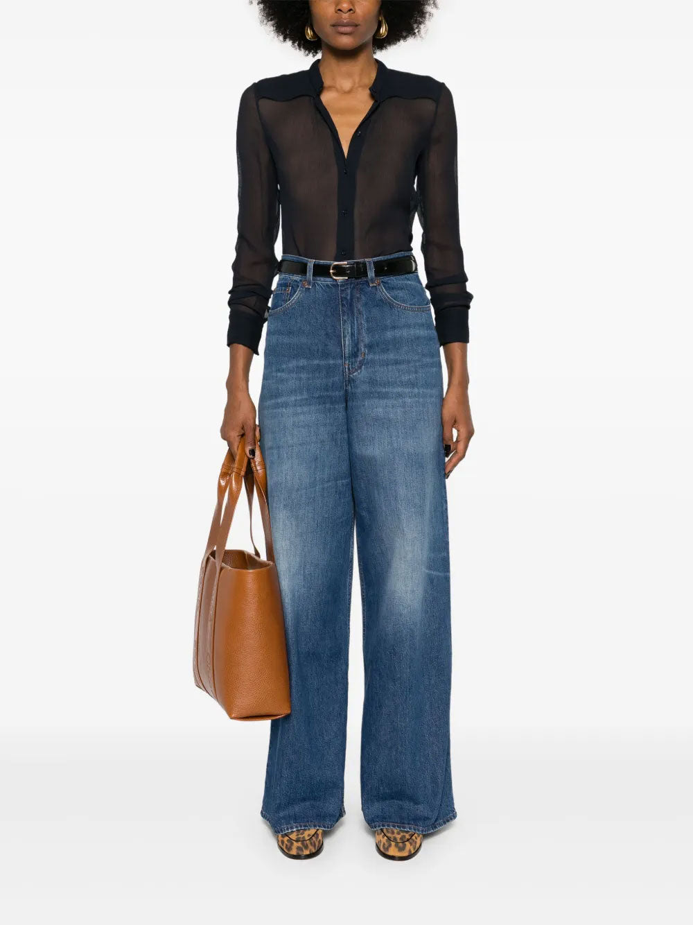 Slim-fit collarless blouse