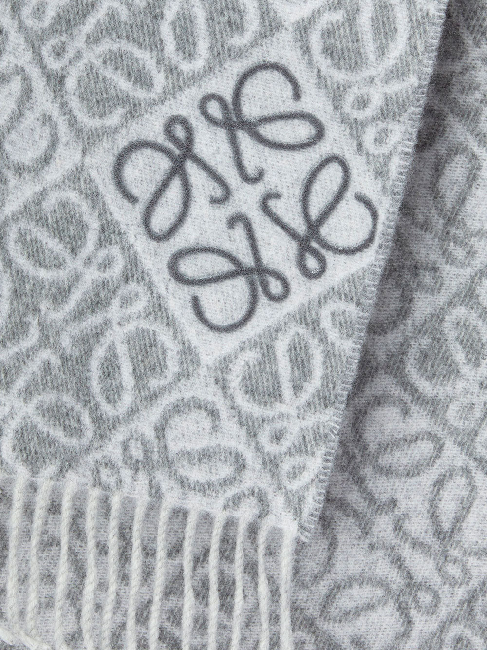 Anagram scarf