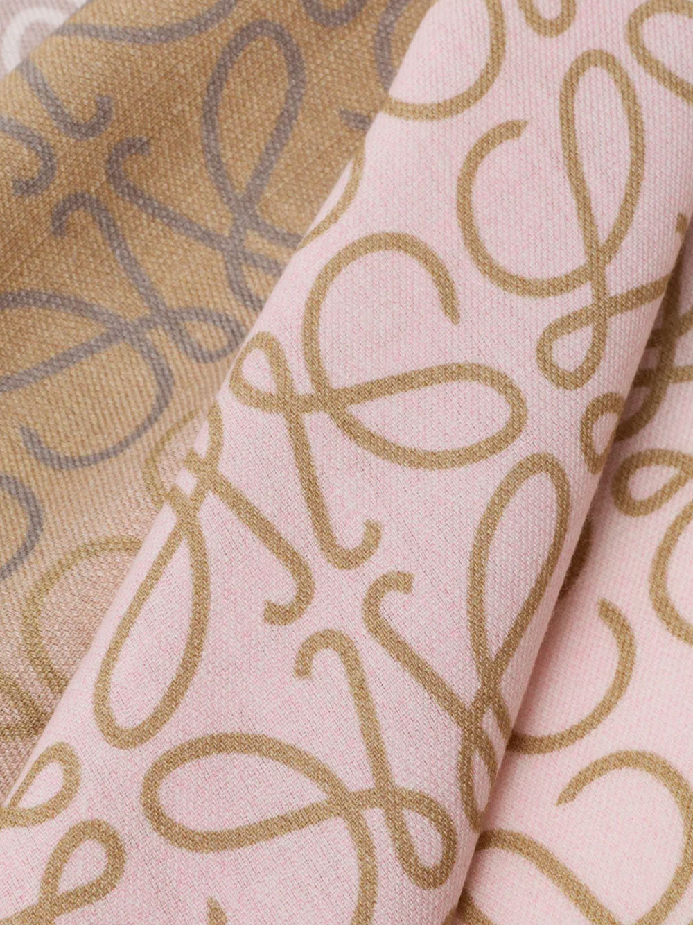 Anagram scarf