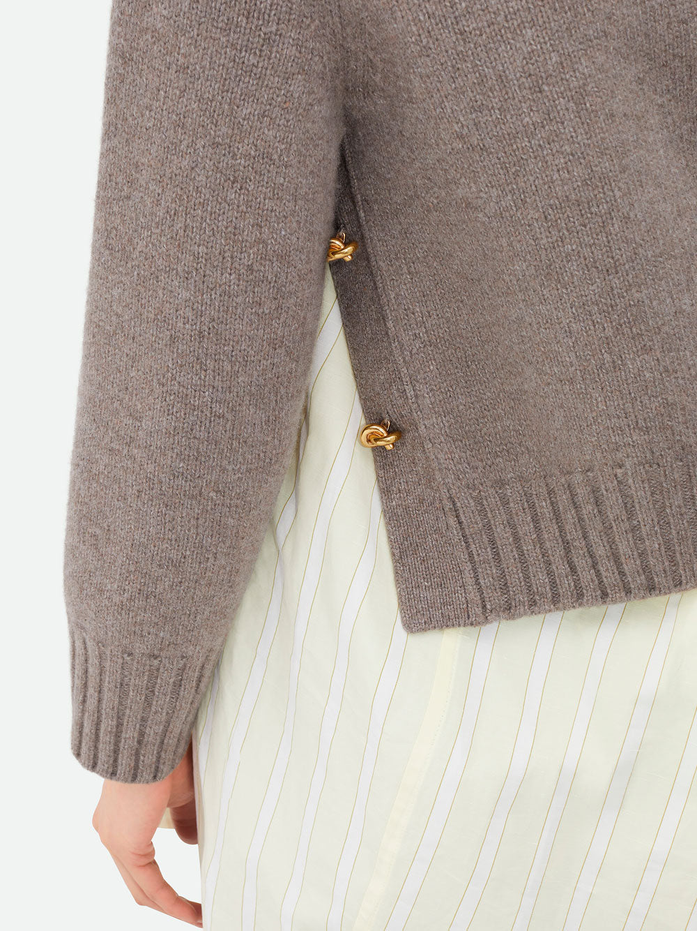 Jersey de lana con botones knot
