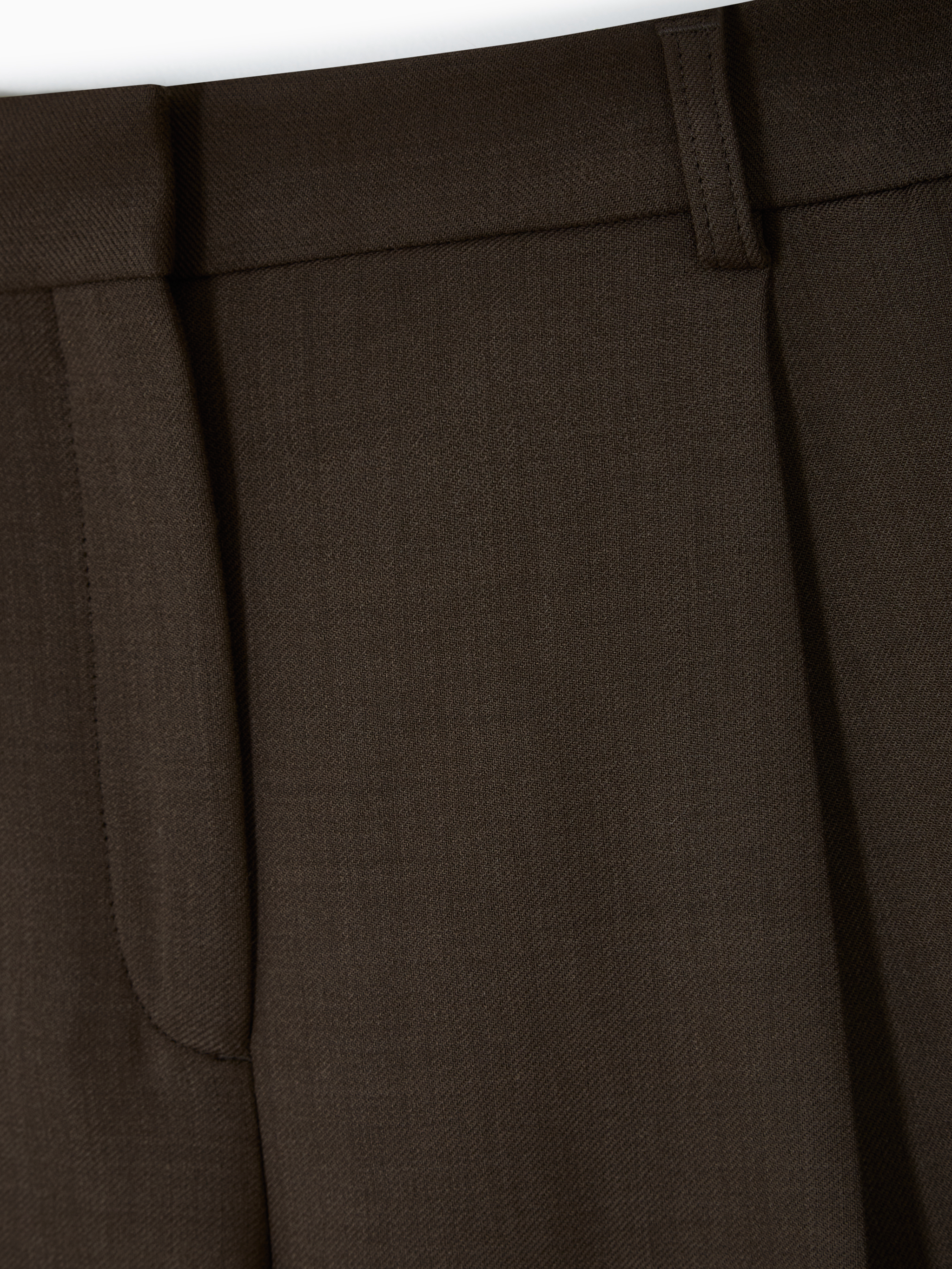 Pleated straight trousers