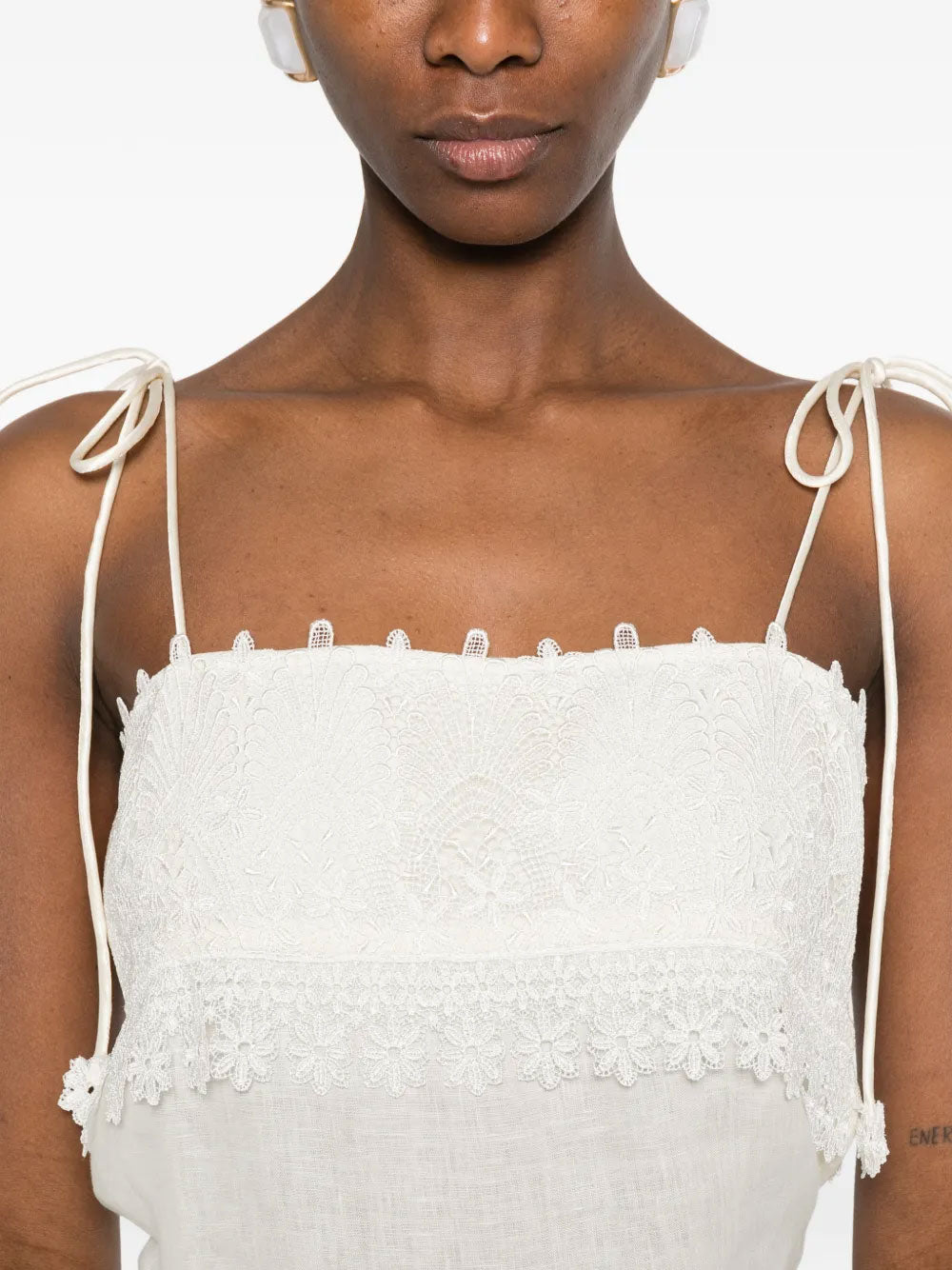 Top con ribete de encaje