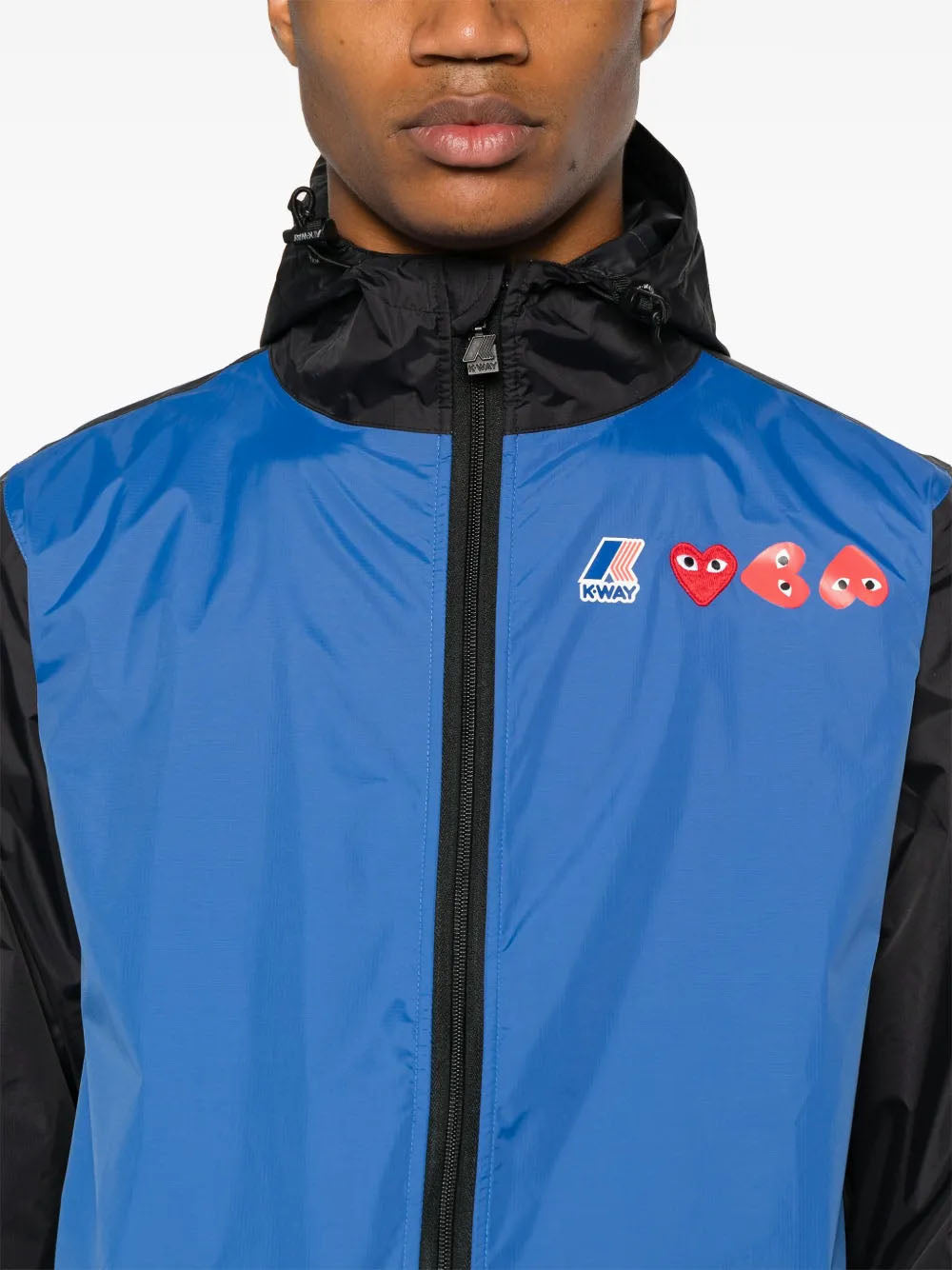 Chaqueta con capucha