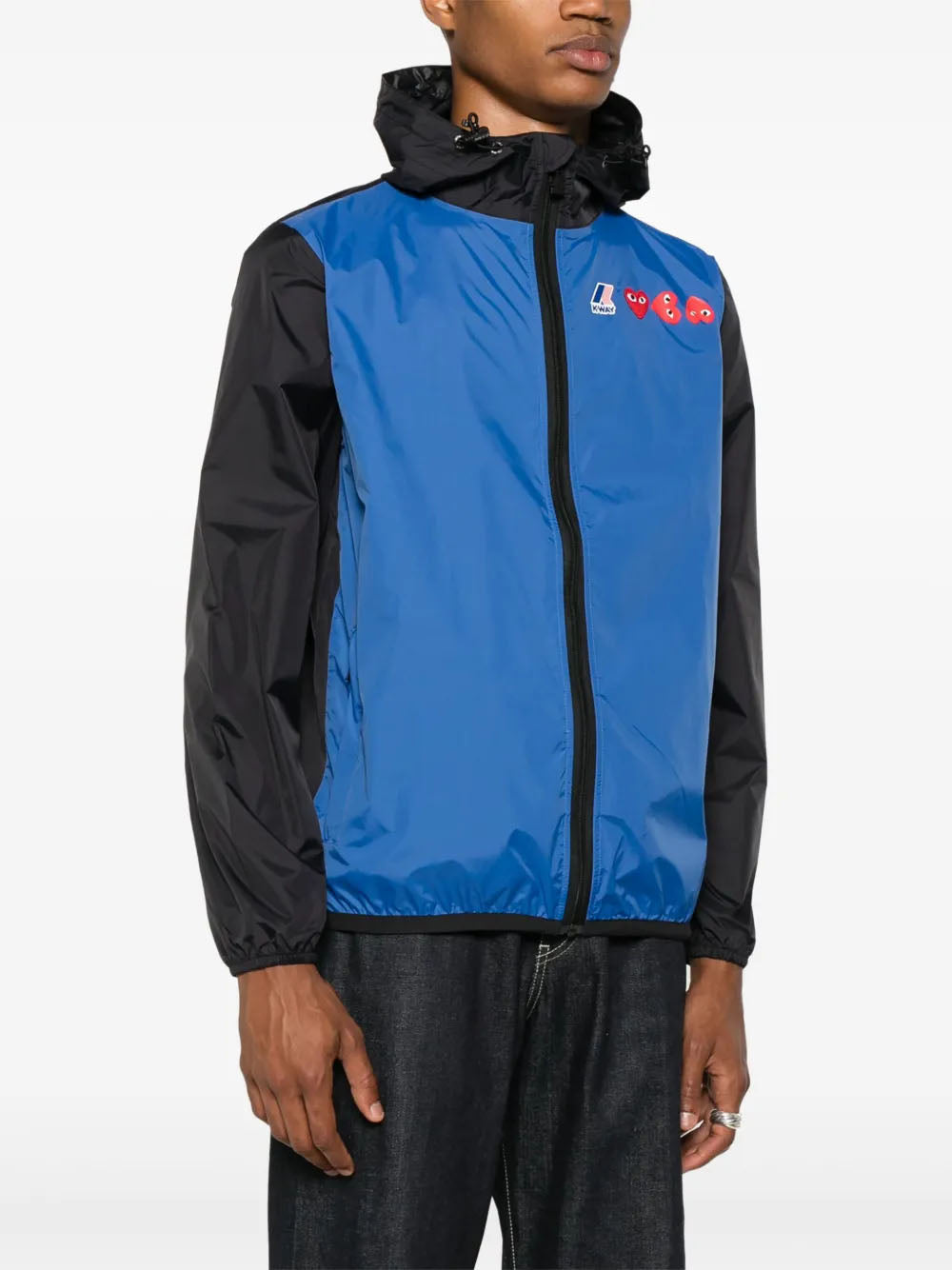 Chaqueta con capucha