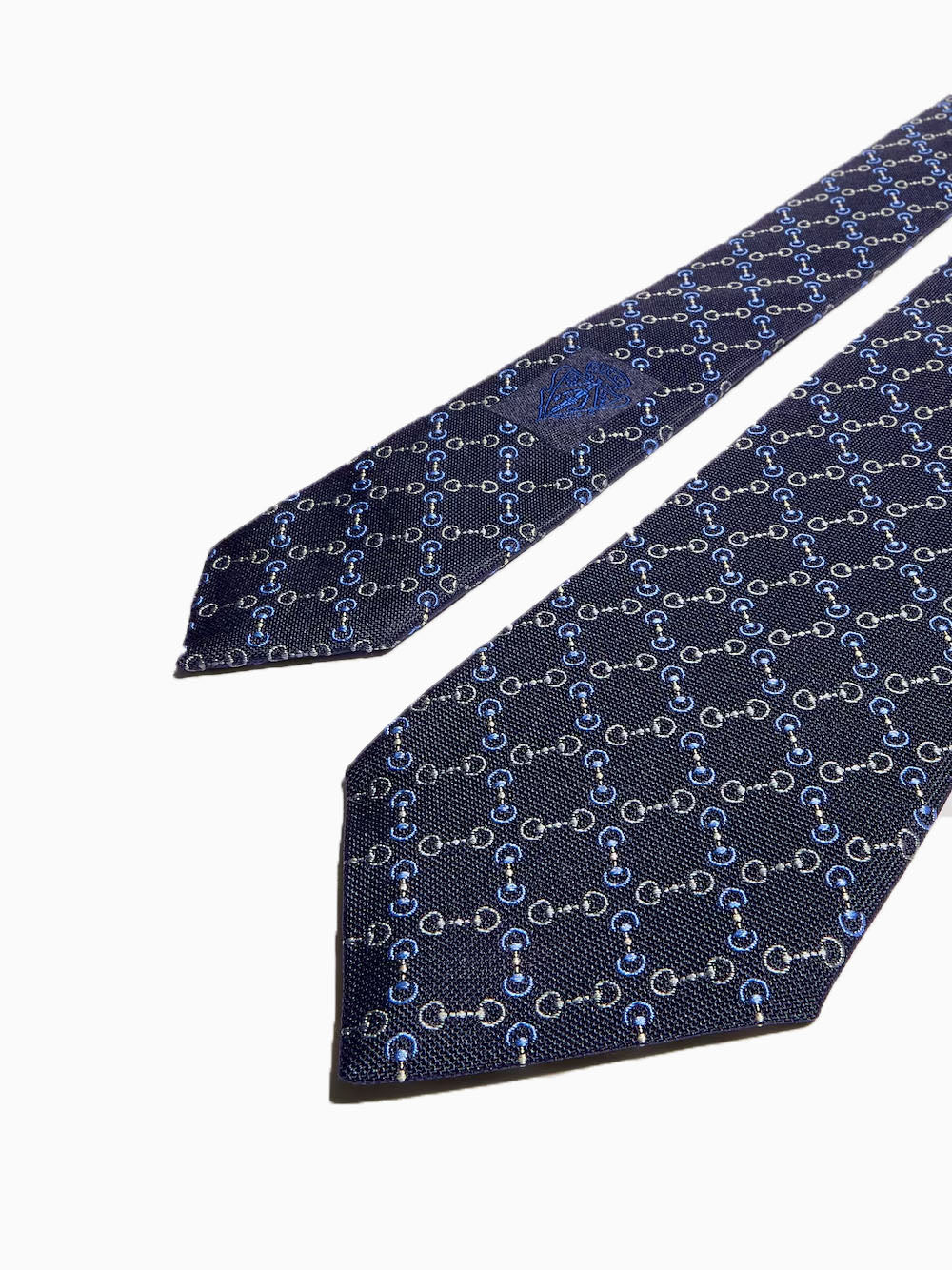 Horsebit jacquard tie