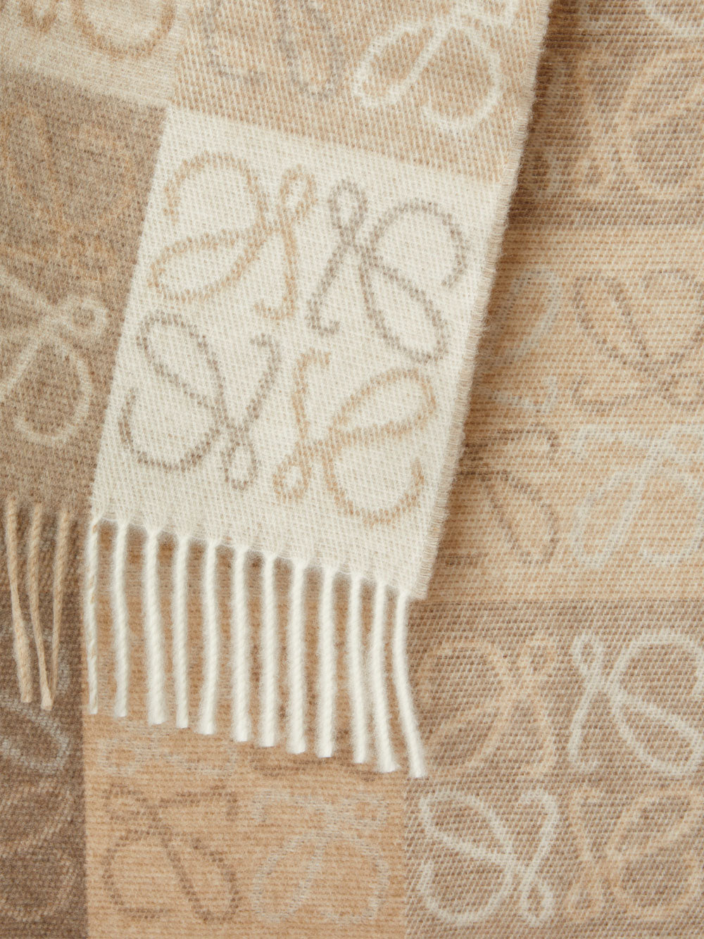 Anagram scarf
