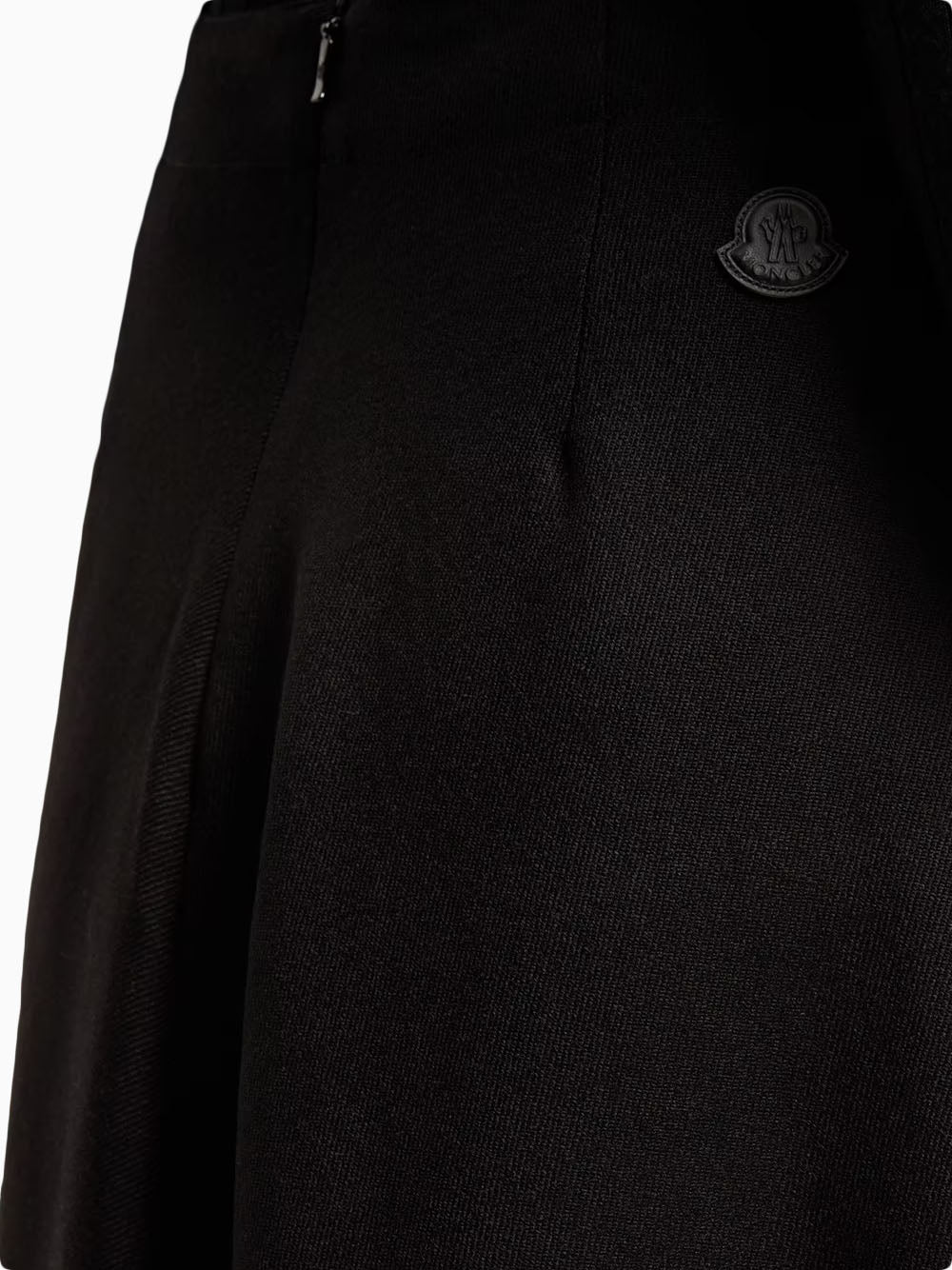 Bi-material skirt