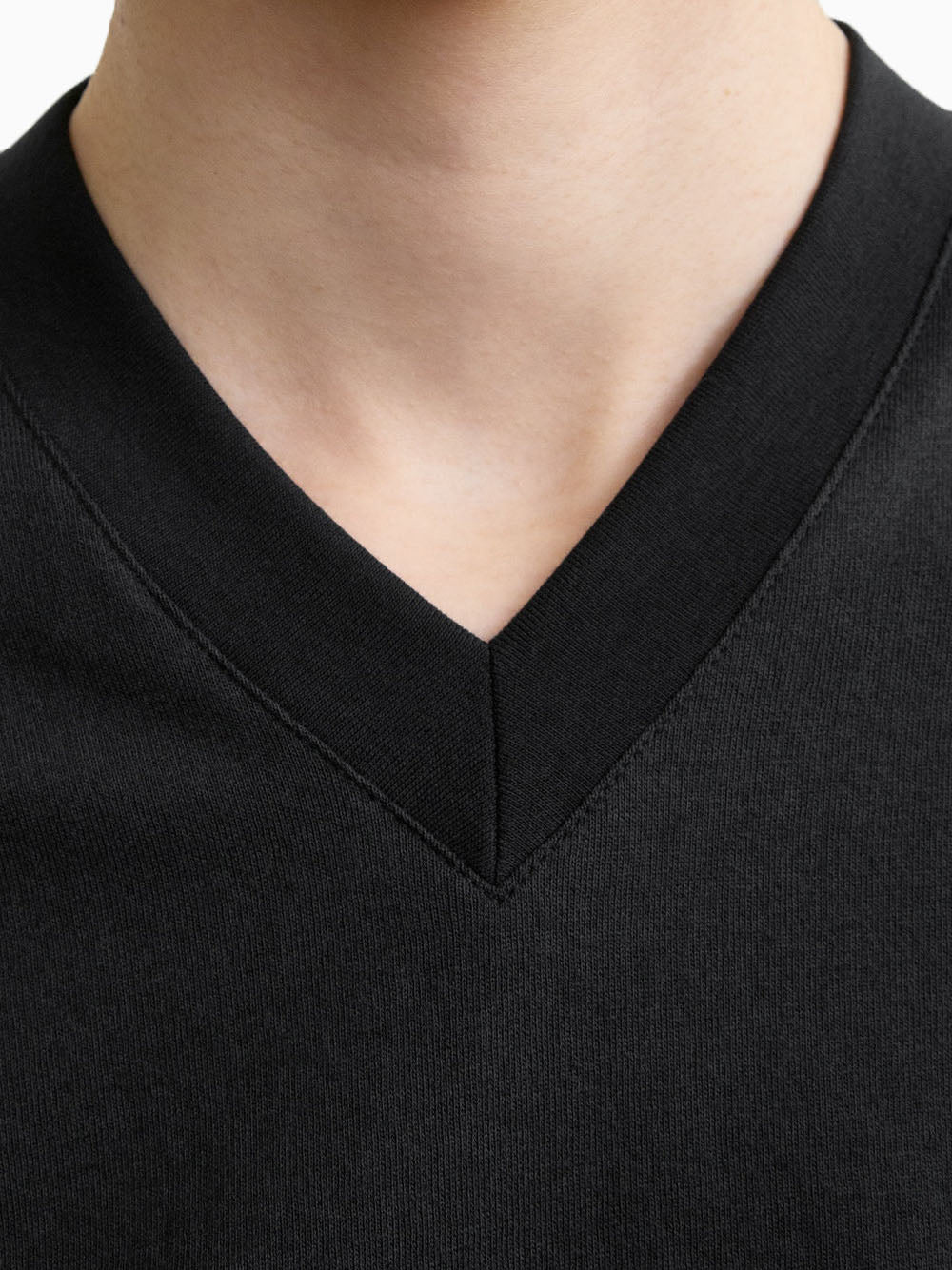 Camiseta escote V