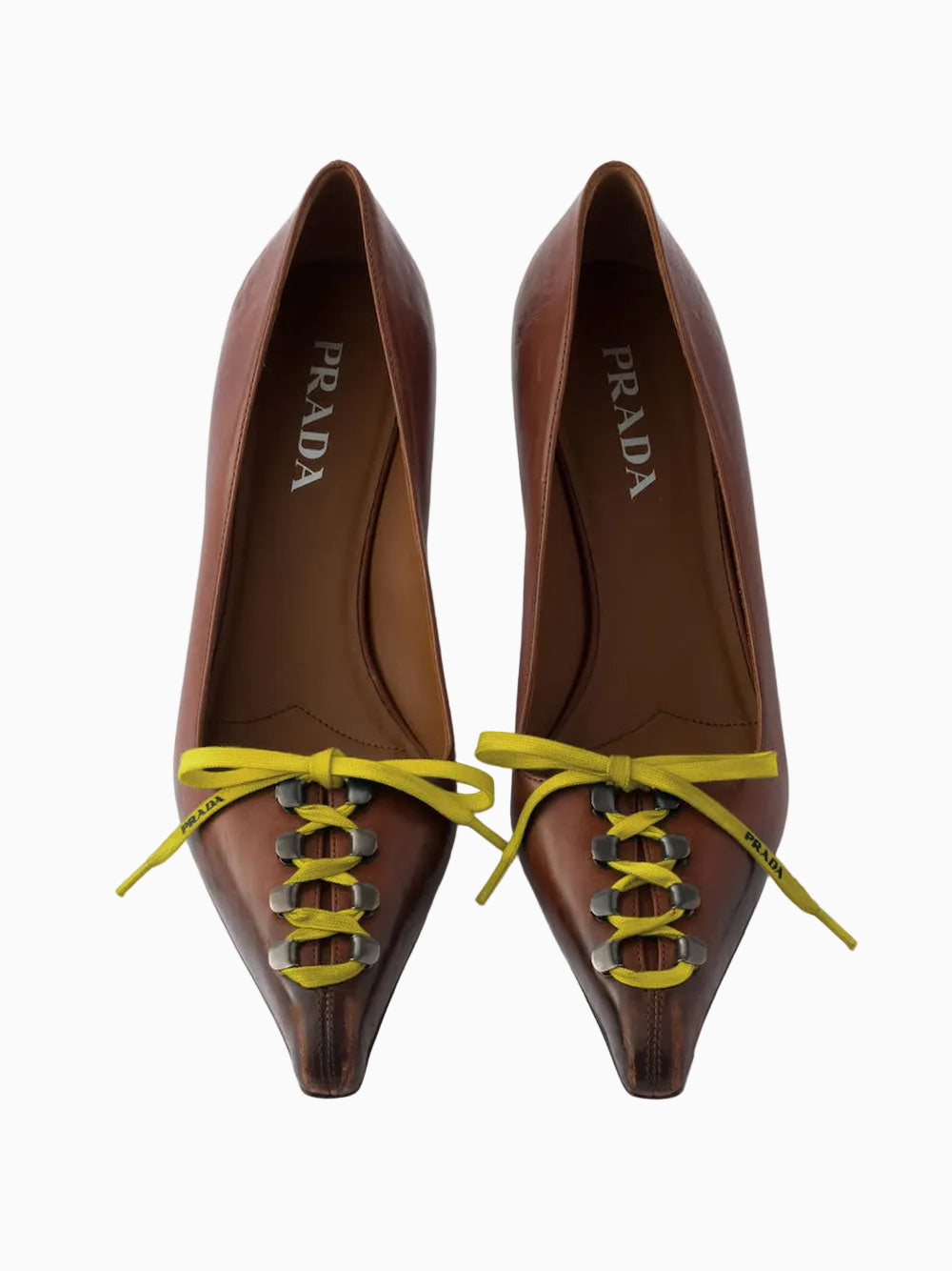 Zapatos con cordones