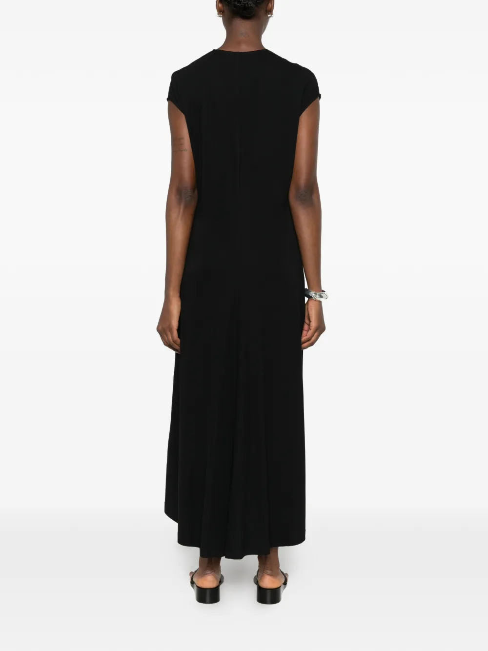 Vestido midi con cuello en V 