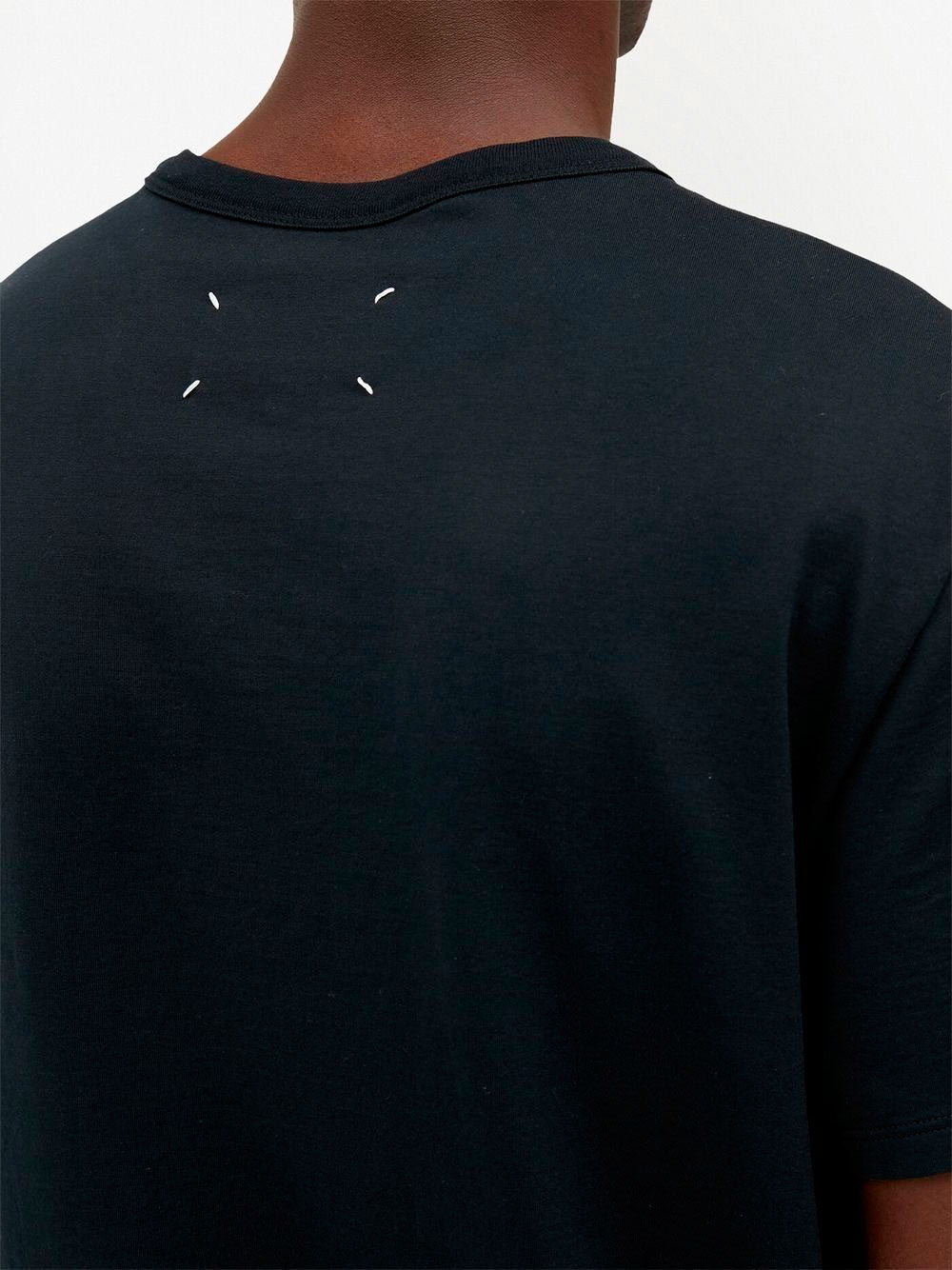 Camiseta de manga corta con logo bordado