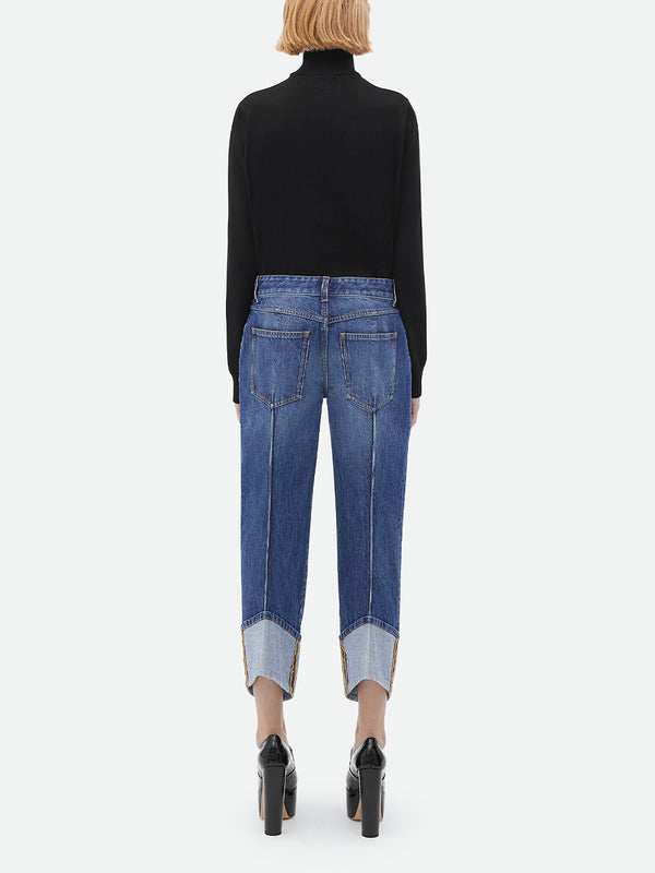 Curved shape jeans