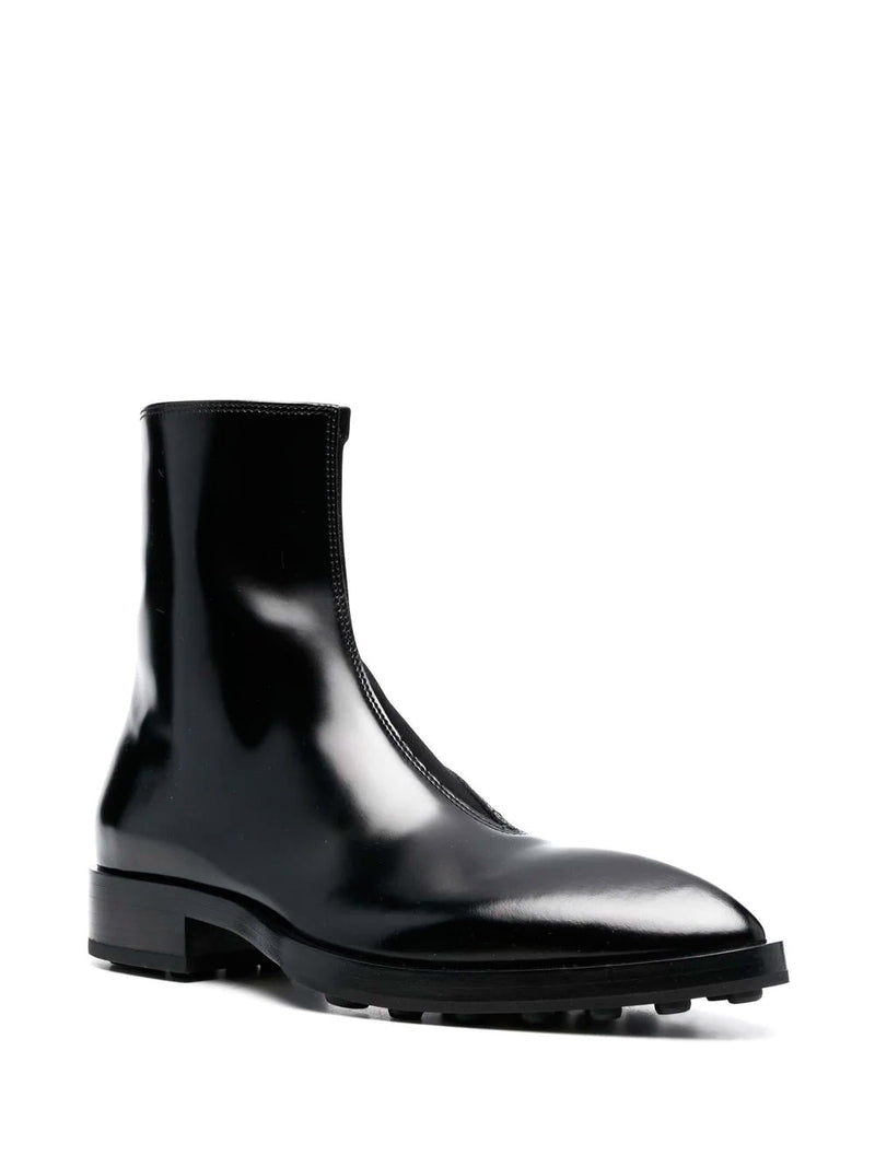 Pointed-toe patent leather boots